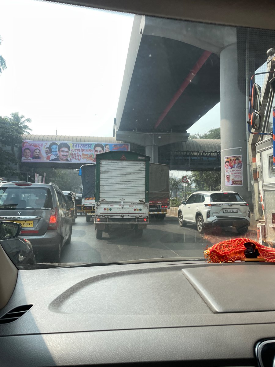 AayushiShah18's tweet image. Nonsense use of money. Better not be from state fund.

From Mulund to Powai. Almost 200 plus posters to wish birthday.

@mybmc 
@BJP_for_MCGM  @MumbaiPolice