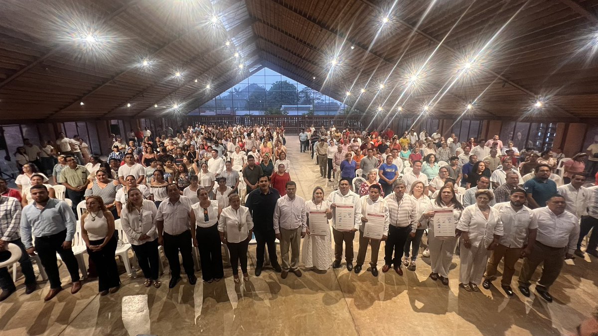 Hoy tomamos protesta al nuevo Comité Ejecutivo Municipal de morena en Nacajuca y firmamos un acuerdo de unidad para fortalecer nuestra organización.