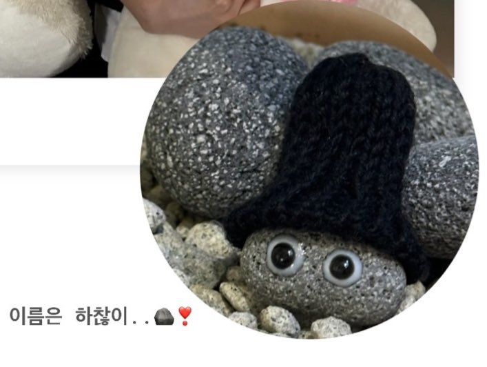 _joaram's tweet photo. oh and please welcome my very smol little rock pet, Hachanie🪨🩶 i got him a beanie to keep him warm and a home as well, he is supaaaa cute rightttt?!!<3 https://t.co/MorZKJ77N2