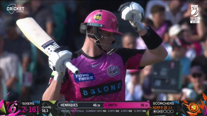 One-handed stunner in the crowd 👌 📹 Credits: Twitter/BBL