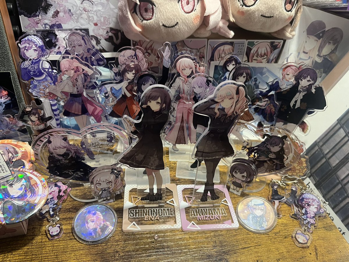 enaemonmon's tweet photo. updated shrine . Heh https://t.co/PyFok6myGY