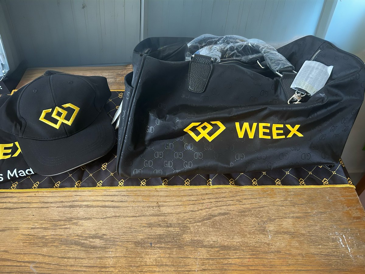 Thanks em gái Rena. Món quà xịn sò từ sàn #WEEX