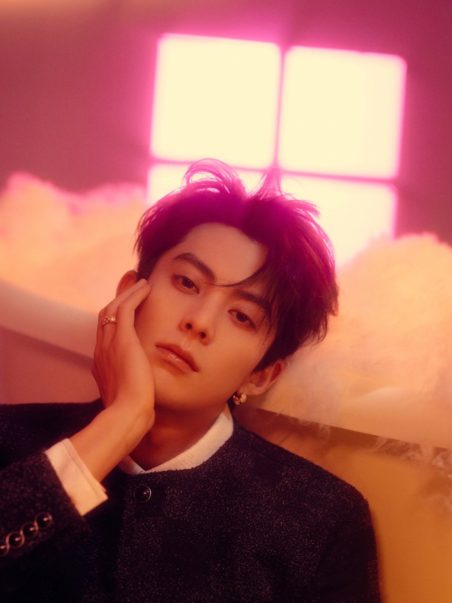 250111 #DylanWang studio updates weibo for weibo night, look ❶ 1/4

#WangHedi