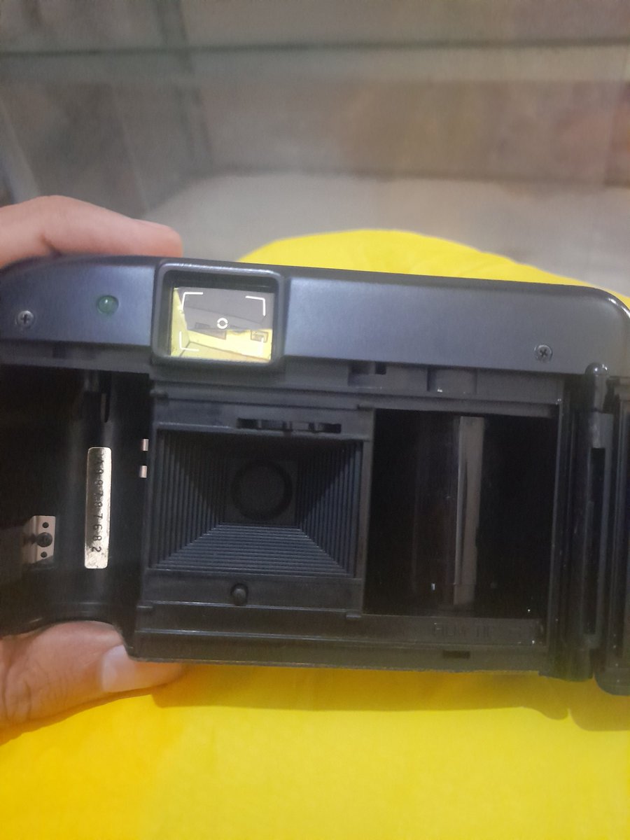 fdlrzy's tweet image. Jual Kamera Analog Akica Super BF-801

Kondisi 80%
Flash on
Film counter on
Viewfinder bersih
memakai batre AA

Minus
Lecet pemakaian

150K
#zonauang️
#kameranalog
#jualsecond