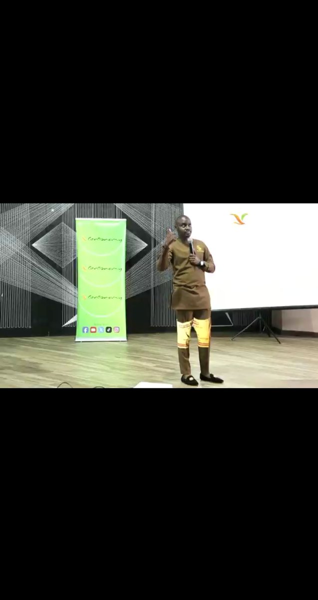 greenardhi's tweet image. @ChitoNdhlovu moderating his own speaker session just shows that he was born to speak.

Are you budgeting and are you budgeting effectively?

#CentonomyOpenDay