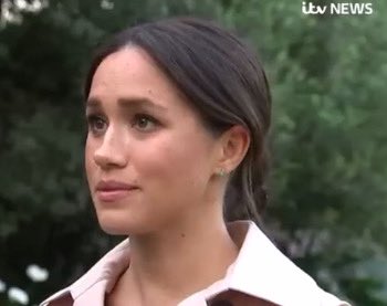 unreMARKLEble's tweet photo. Where have we seen this phony sad face beforeβ¦.its SO familiar. #MeghanIsTheProblem #MeghanMarkleExposed #MeghanMarkle #HarryAndMeghan https://t.co/LJwYi3FcUP
