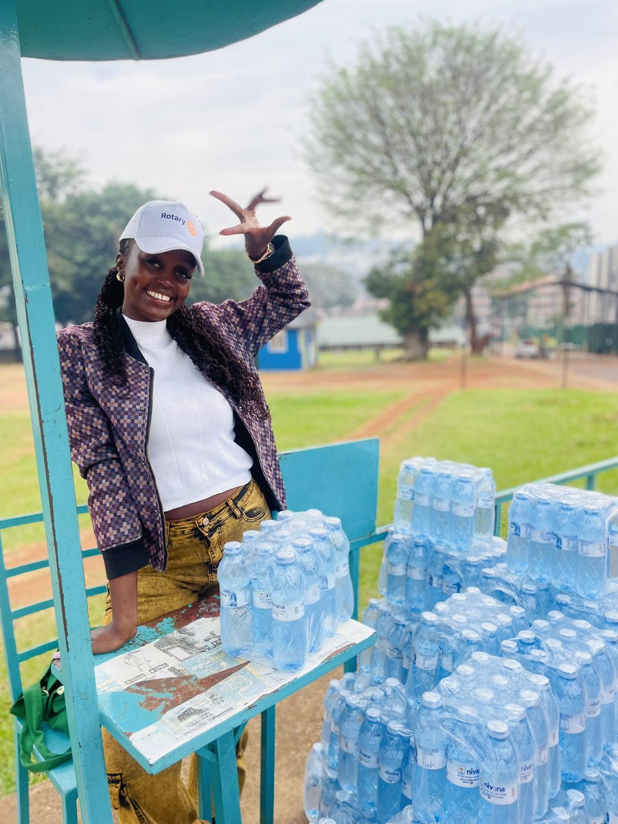 MercyBrightieN's tweet photo. Banae Water is still available, do not faint ๐
@RotaractAIU
#IAM4PEACE
#rotarypeacewalk25
#RIPresidentvisitsUG
#lifeofaqueen
#mercyalbright https://t.co/pqHRJxBKme