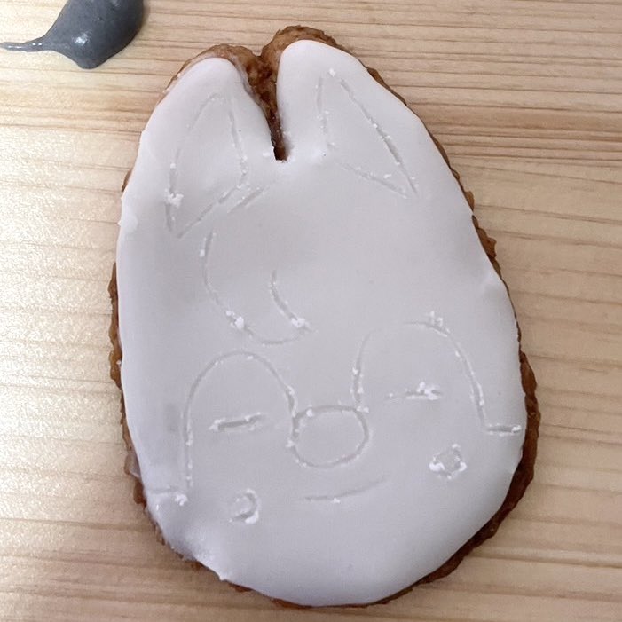 chisa_skz's tweet photo. 不器用な娘がうちの誕生日ケーキにウルフチャン作ってくれようとしてたらしいねんけどグレーが作れなくてブチ切れてた😂(そして孫が食べた) https://t.co/rzRDEbbb6F