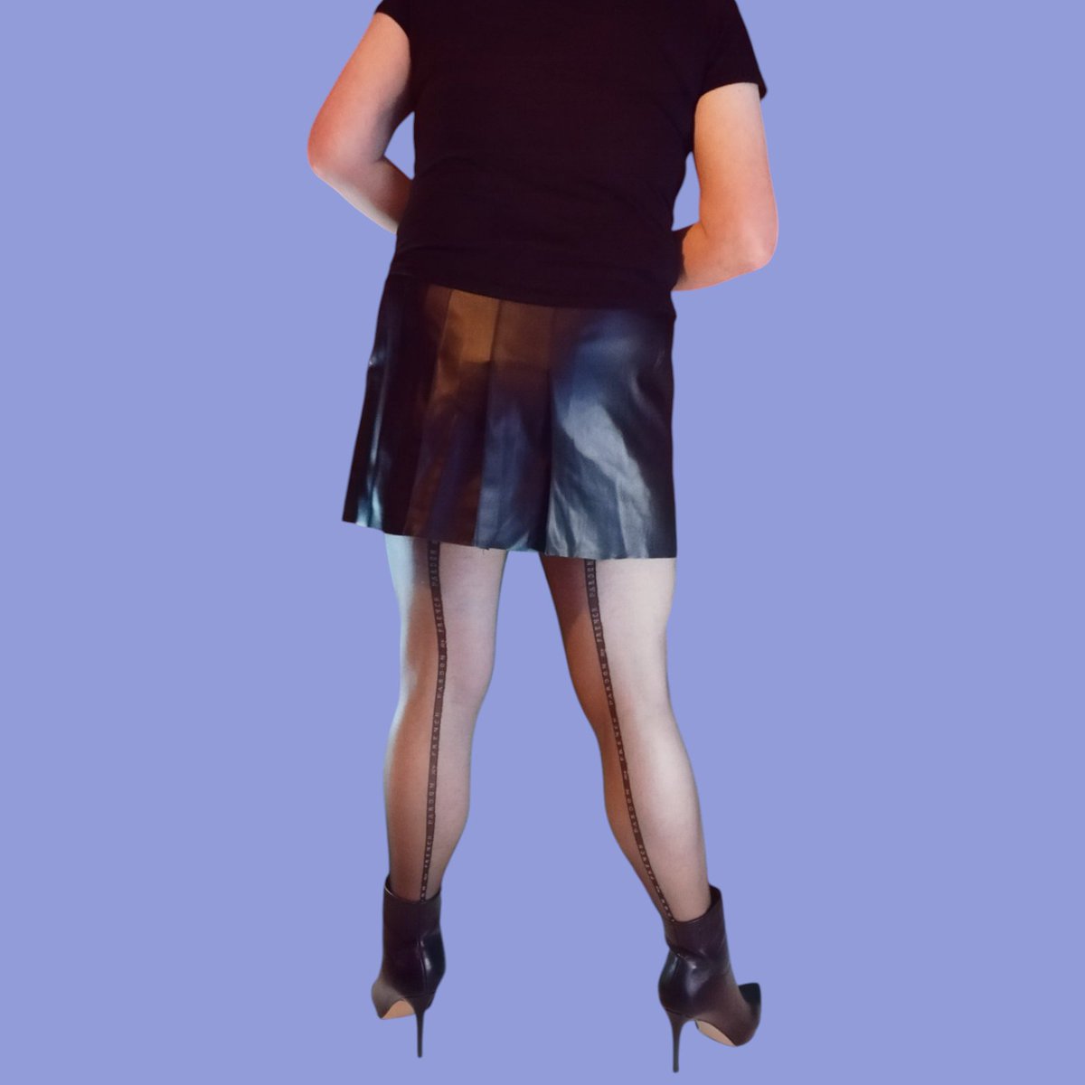 12_centimetres's tweet photo. #tshirt
#tshirtfantaisie
#love
#soutiengorge
#jupe
#jupeencuir
#collants
#coutures
#pardonmyfrench
#nylons
#bottines
#onlymaker
#talonsaiguilles
#12cm https://t.co/HgzS8Cifvk