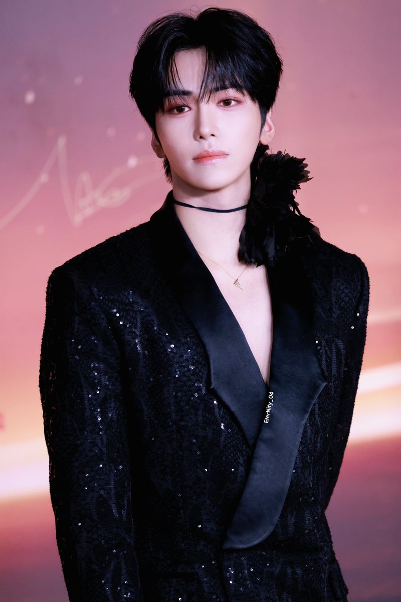EterNity_19104's tweet photo. 250111 웨이보 나이트

🤴🏻 https://t.co/kQGOYuDZdc