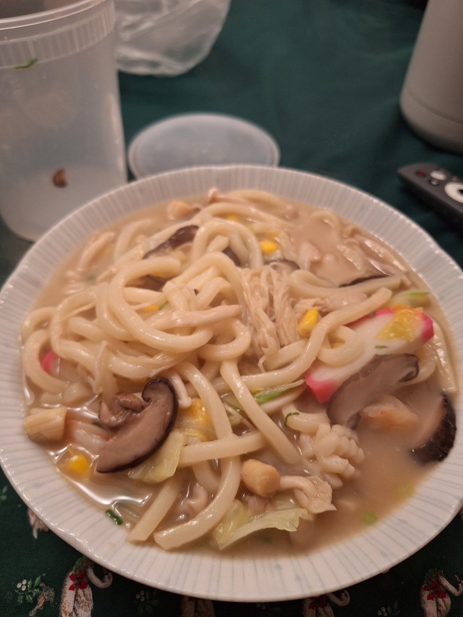 beefchunkz's tweet photo. end of the year soups!
12/23 had pork sinigang
12/27 had seafood udon
12/28 had wonton soup
12/29 had minestrone https://t.co/TFkQSXEMUa