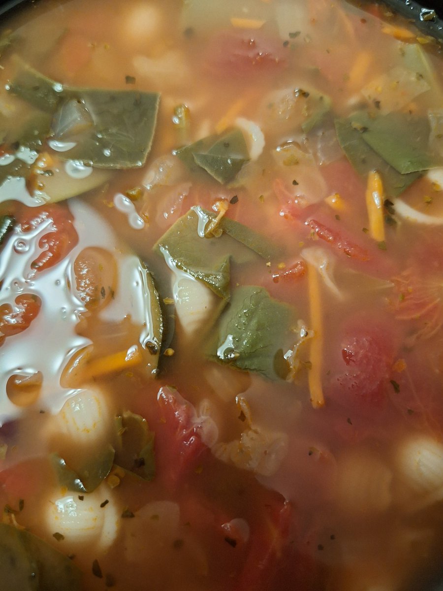 beefchunkz's tweet photo. end of the year soups!
12/23 had pork sinigang
12/27 had seafood udon
12/28 had wonton soup
12/29 had minestrone https://t.co/TFkQSXEMUa