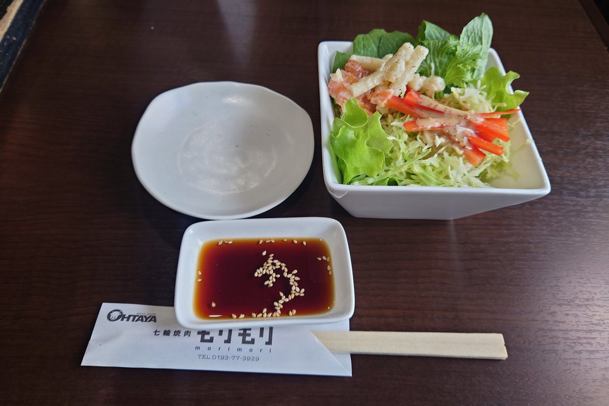GIMMICKhsmtks's tweet photo. ミッション2枚目
いつもお世話になってる
ライヴハウスのオーナーさんが
営んでいる 七輪焼肉もりもりさん
美味しいお肉のランチいただきながら
ポスター貼ってもらいました☺️
#メイソンズGO
#MAISONsPARTY
#岩手県宮古市
#七輪焼肉もりもり
#カウンターアクション宮古に来てほしい https://t.co/lTOmkxTeQu