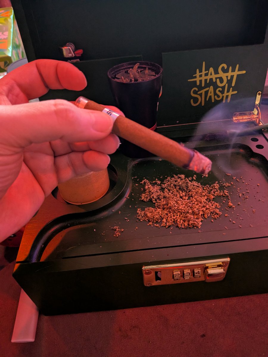 💨Bongress is in session💨

Smoking an ice cream cake, glass tipped blunt from <a href="/Torusculture/">Torus</a>.

It's Friday night, and this week has been unreal. Terrorists attacks, coverups, RINOs... And it's only day 3 of the new year. 

Only 17 days until sanity is restored. I hope we make it.