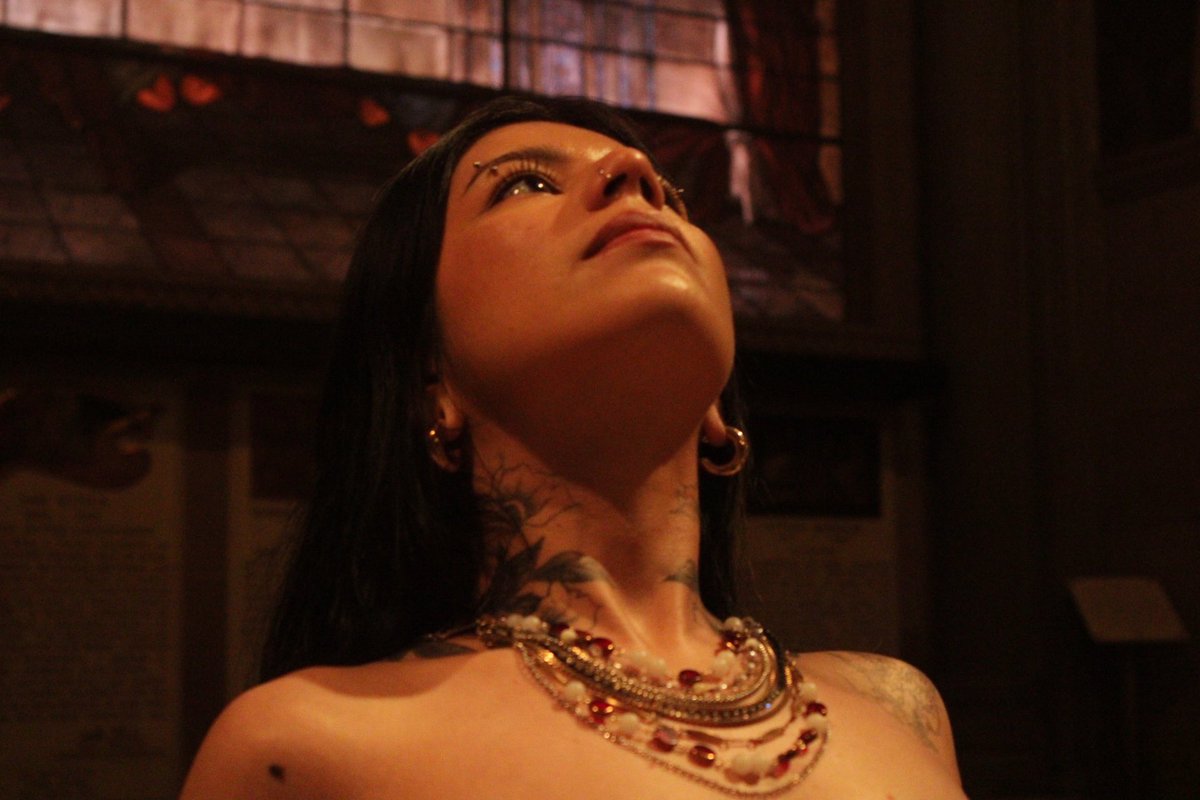 Vamptrss's tweet image. I am my own art 🌹