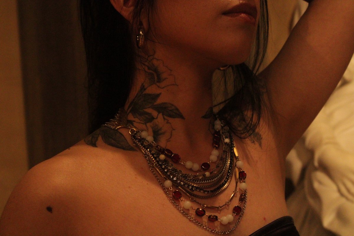 Vamptrss's tweet image. I am my own art 🌹