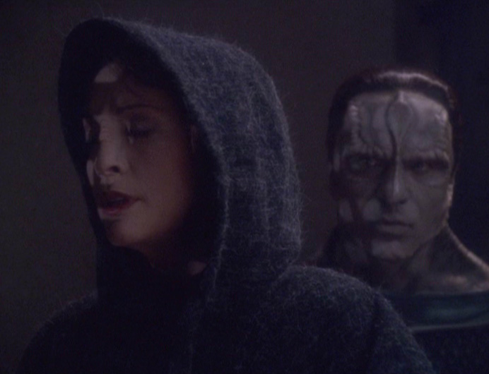 JanelleWaz's tweet photo. Jedi Kira senses a disturbance in The Force. #DS9 #TheDogsOfWar #allstartrek https://t.co/0U47HGEpE5