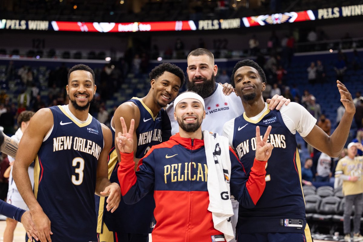 PelicansNBA's tweet photo. the definition of a professional. 

great to see our old pal JV ❤️💙 https://t.co/u7Xncvsksa