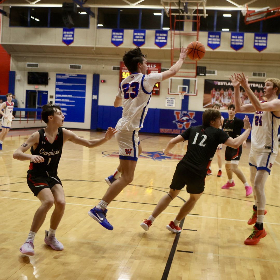Men’s Basketball takes down Lake Travis with a thrilling 53-51 win over the Cavaliers. Jack Seiders had a huge rebound and a clutch free throw in the closing seconds. Seiders dropped 12 points while Hunter Davis scored 11 points and Luke Butler added 10 points. #GoChaps