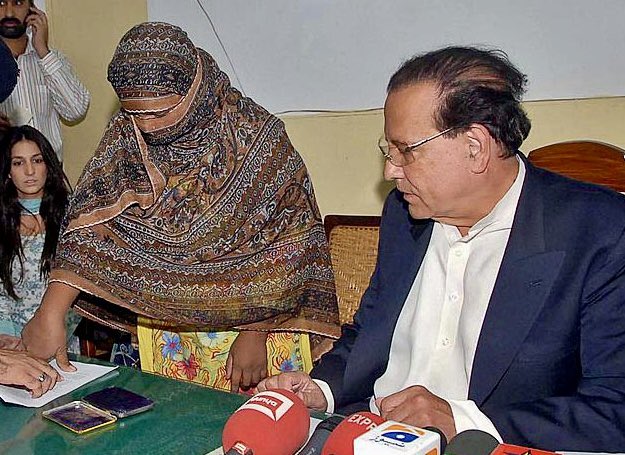 AsjadBukhari1's tweet photo. Salman Taseer Act:

The Pakistani parliament must take decisive action to repeal discriminatory and unjust blasphemy laws that have caused untold suffering. In honor of Salman Taseer’s courageous stand for justice and human rights, this legislation should be named the ‘Salman Taseer Act.’
#SalmanTaseer