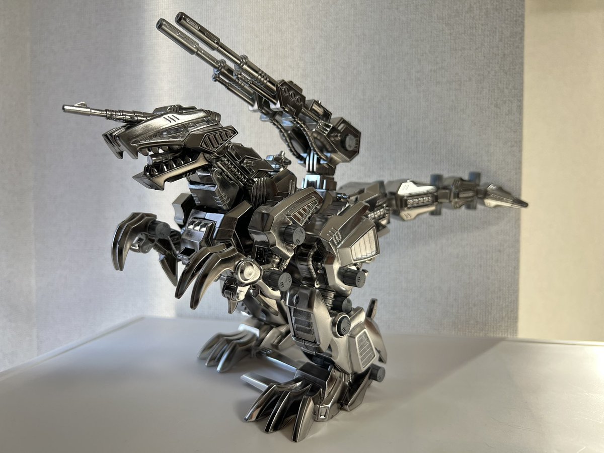 ikorih_dd's tweet image. 小学生の自分へ。大人になった君は、憧れていた改造コンテスト景品のジェノザウラーを大人の力で手に入れました。かっこいいです。