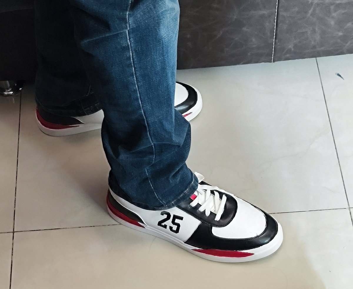 defthead's tweet image. #customsneakers #notcoolpeople #theforgotten #fuegalab #bulls #stevekerr