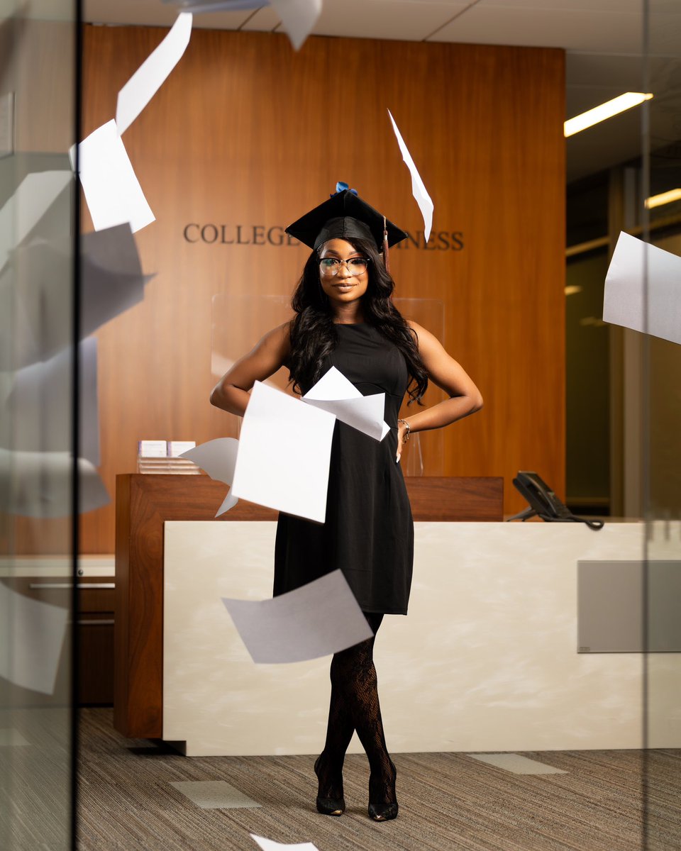 aiyanaevon's tweet image. You went to Prairie View ? GRADUATED 👩🏽‍🎓🌟