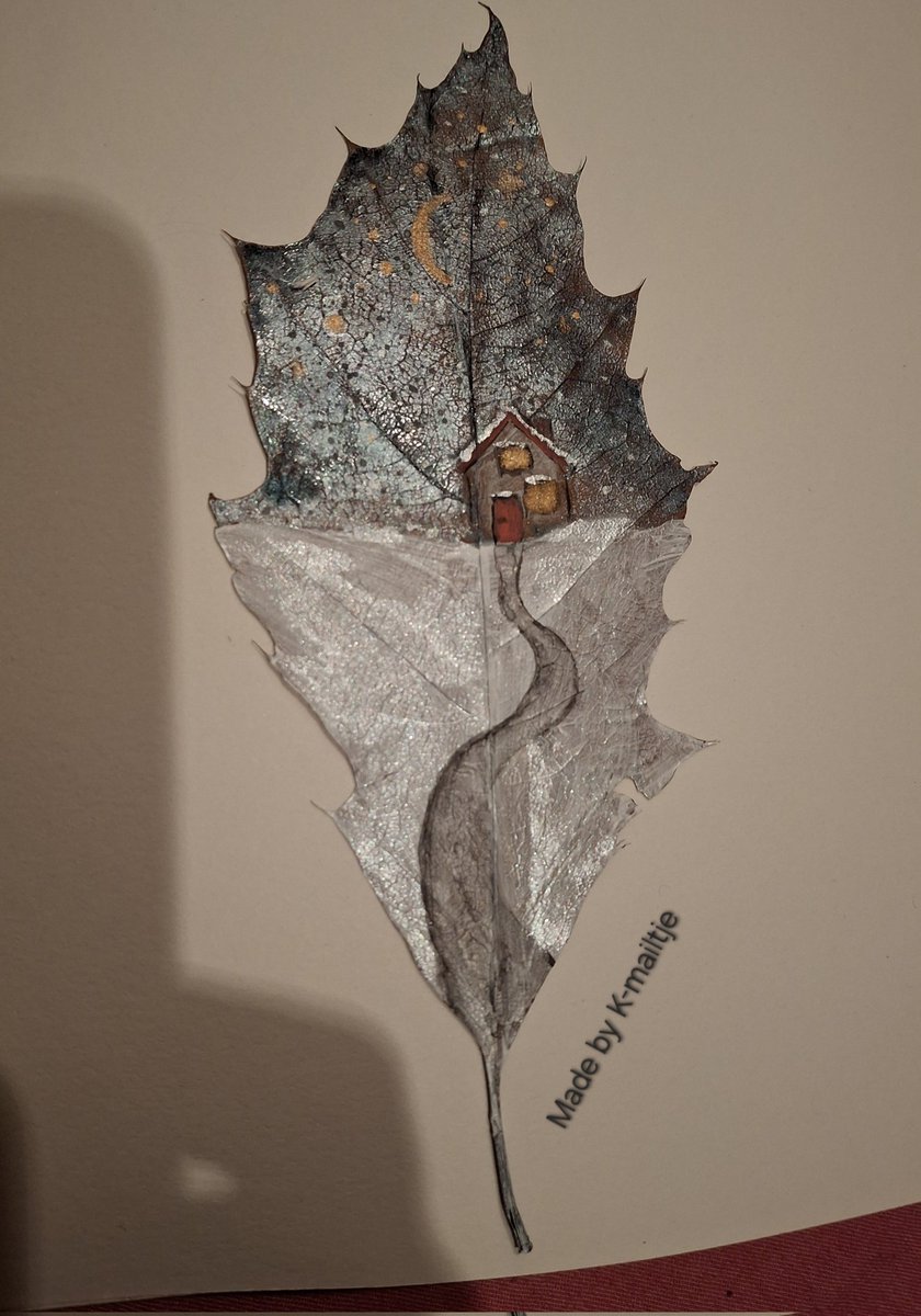 #MadebyKmailtje 
Art on a leaf 🍃
