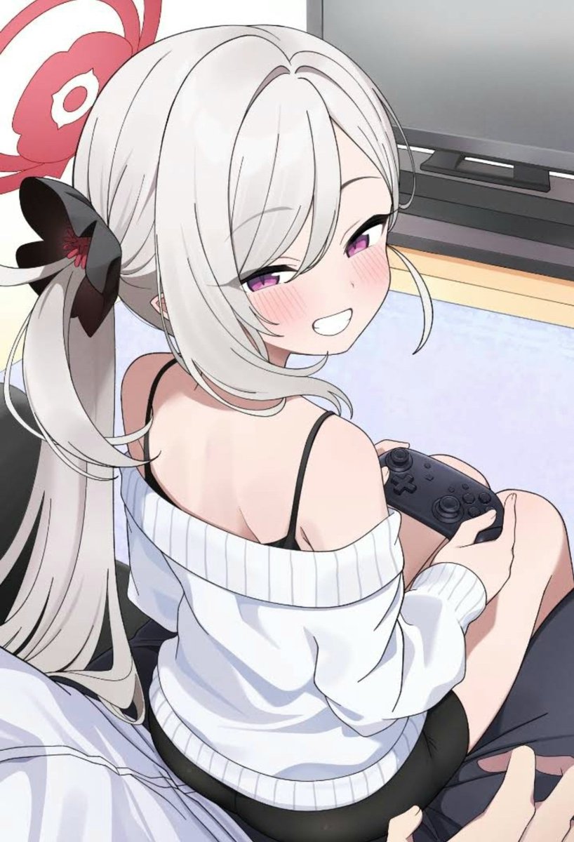 BAGirlsDaily's tweet photo. Sensei's joystick wants some action too 😭
#ブルーアーカイブ #BlueArchive https://t.co/3cksQ7h51L