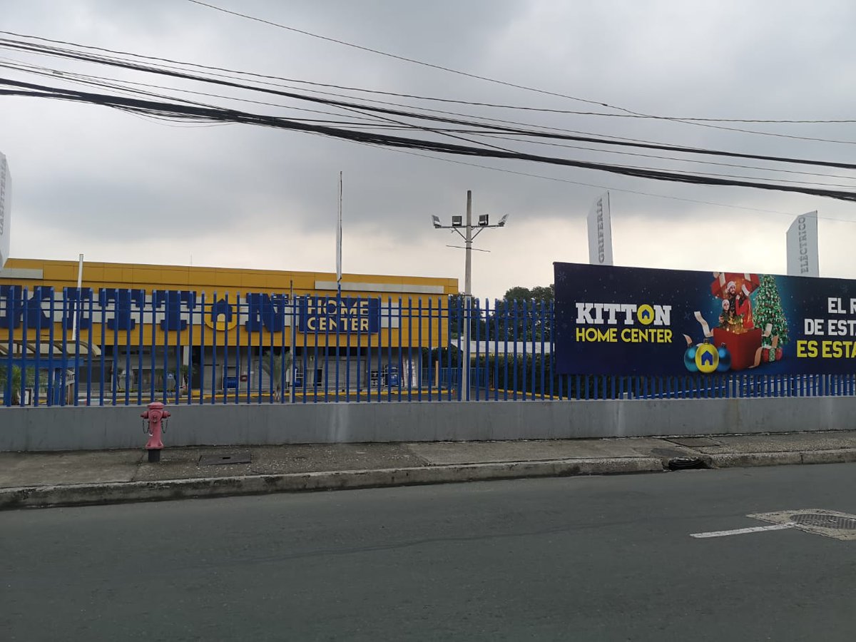 PeriodicoGN's tweet photo. #Kitton Home Center, ubicado en la avenida Carlos Julio Arosemena, en Guayaquil, no abrió ni en Navidad ni en fin de año. ¿Qué ha pasado con el almacén? @lacamaragye @Industriasgye @CeEcuatoriano @ProduccionEc https://t.co/VrtbYqEYqI