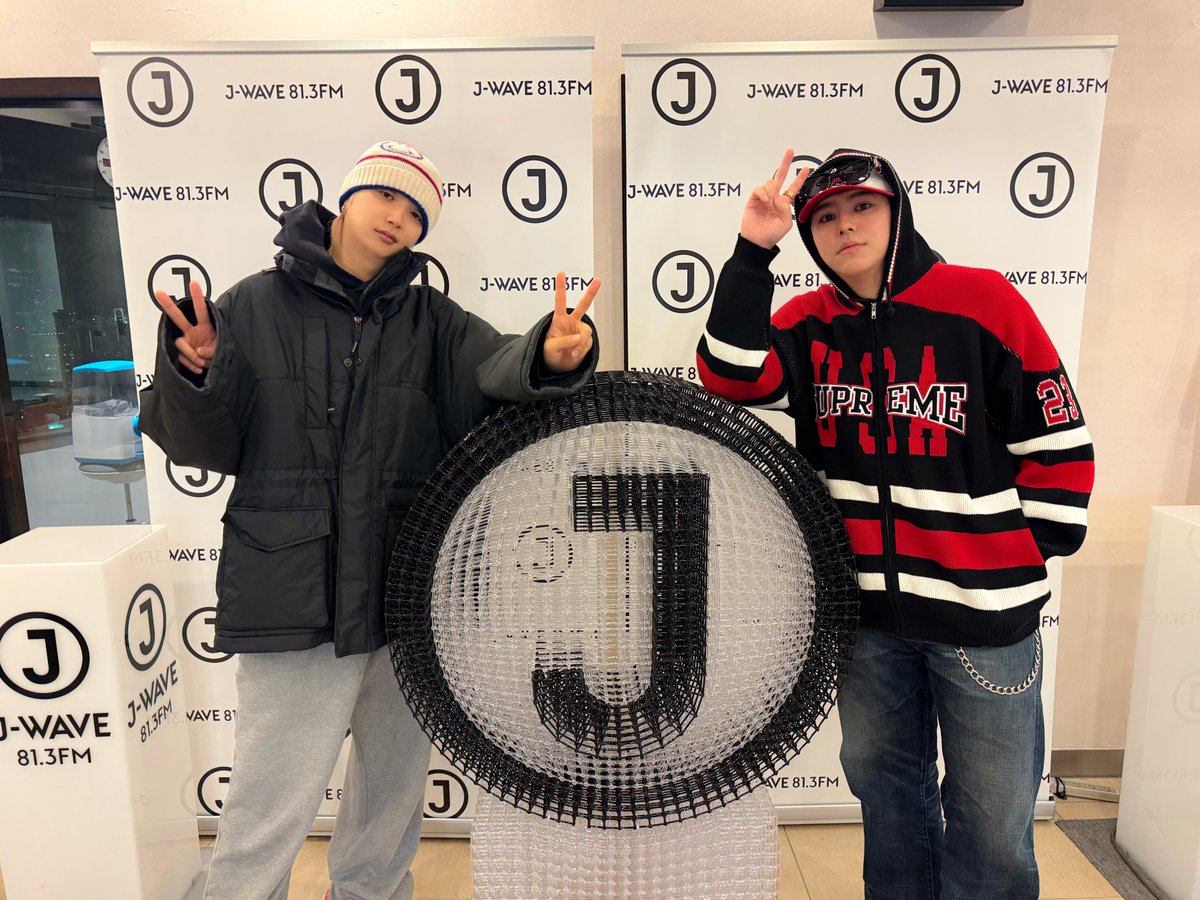 MILLIBILLI813's tweet photo. 土曜夕方５時からは
#BEFIRST がナビゲート
#AmazonMusic MILLION BILLION

今週の担当はJUNON&amp;LEO🎧
世界の注目の音楽や
２人の選曲とともにお送りします

新年１回目のOA✨
お兄さんコンビの
2025年トークもお楽しみに

#radiko📻https://t.co/8sMJ9HcIVr

#jwave #ミリビリ https://t.co/v6wLqJKROs