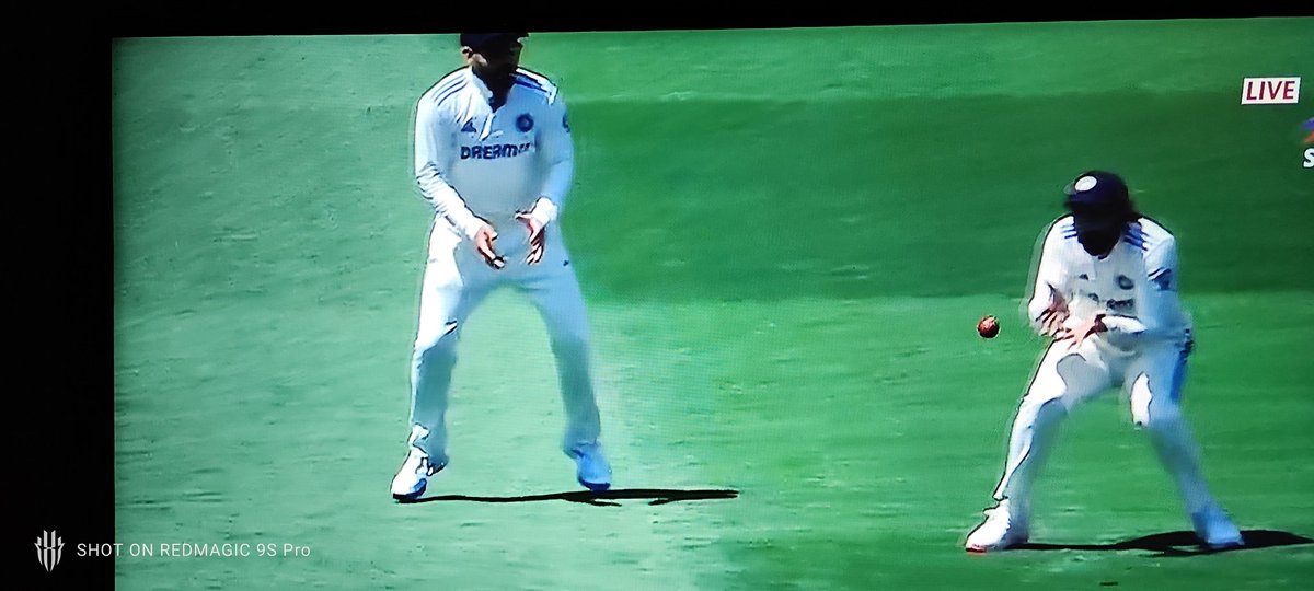 BeardedRedDevil's tweet image. Headache who🤫
Australia : 39/4

#SCGTest #INDvsAUS #INDvsAUSTest #INDvAUS