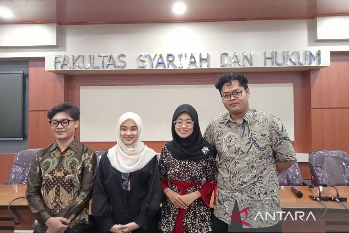 Di antara deretan nama penggugat presidential threshold melalui Mahkamah Konstitusi sejak awal hingga kini, terdapat empat mahasiswa UIN Sunan Kalijaga Yogyakarta dalam gugatan terakhir yang berhasil dimenangkan.

Enika Maya Oktavia, Rizki Maulana Syafei, Tsalis Khoirul Fatna,