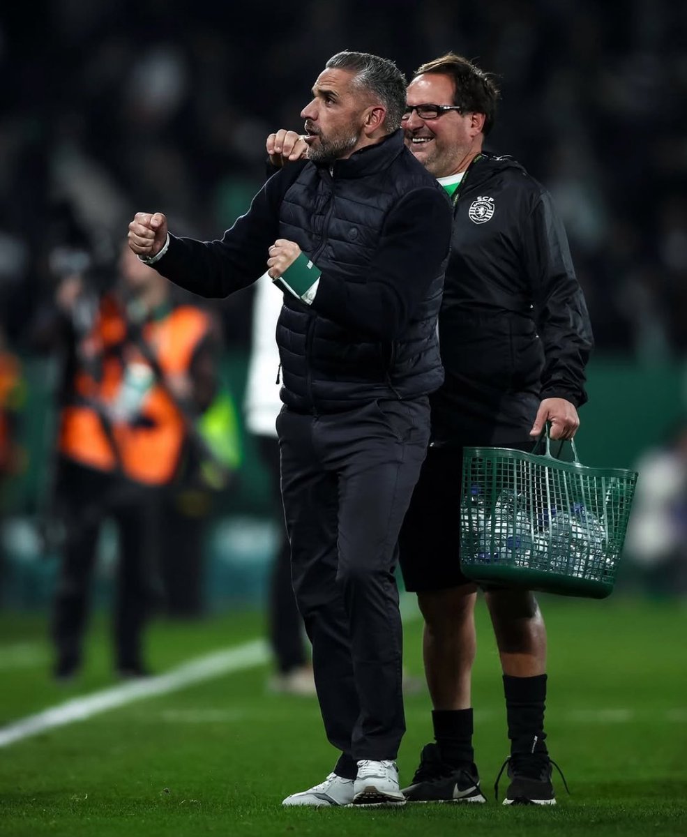 DTransferencias's tweet photo. Rui Borges e o regresso a Guimarães:

🎙️ “Vou ser verdadeiro, foi estranho. Não percebo, mas é para o lado que durmo melhor, o porquê da tristeza. Jamais disse ao presidente que queria sair do Vitória. Quando fui abordado disse que tinham de falar com o Vitória e quando o Sporting chegou a acordo com o Vitória aconteceu o que aconteceu. Saí do Vitória e deixei quatro milhões no clube, não percebo o porquê de tanto ódio, mas tenho de seguir a minha vida. Tenho um carinho enorme pelos adeptos, mesmo pelos que me trataram mal. Dei muito a ganhar ao Vitória desportivamente e financeiramente, vou gostar do Vitória para sempre, mas vou seguir o meu caminho. Fiquei triste por esse ódio.”
