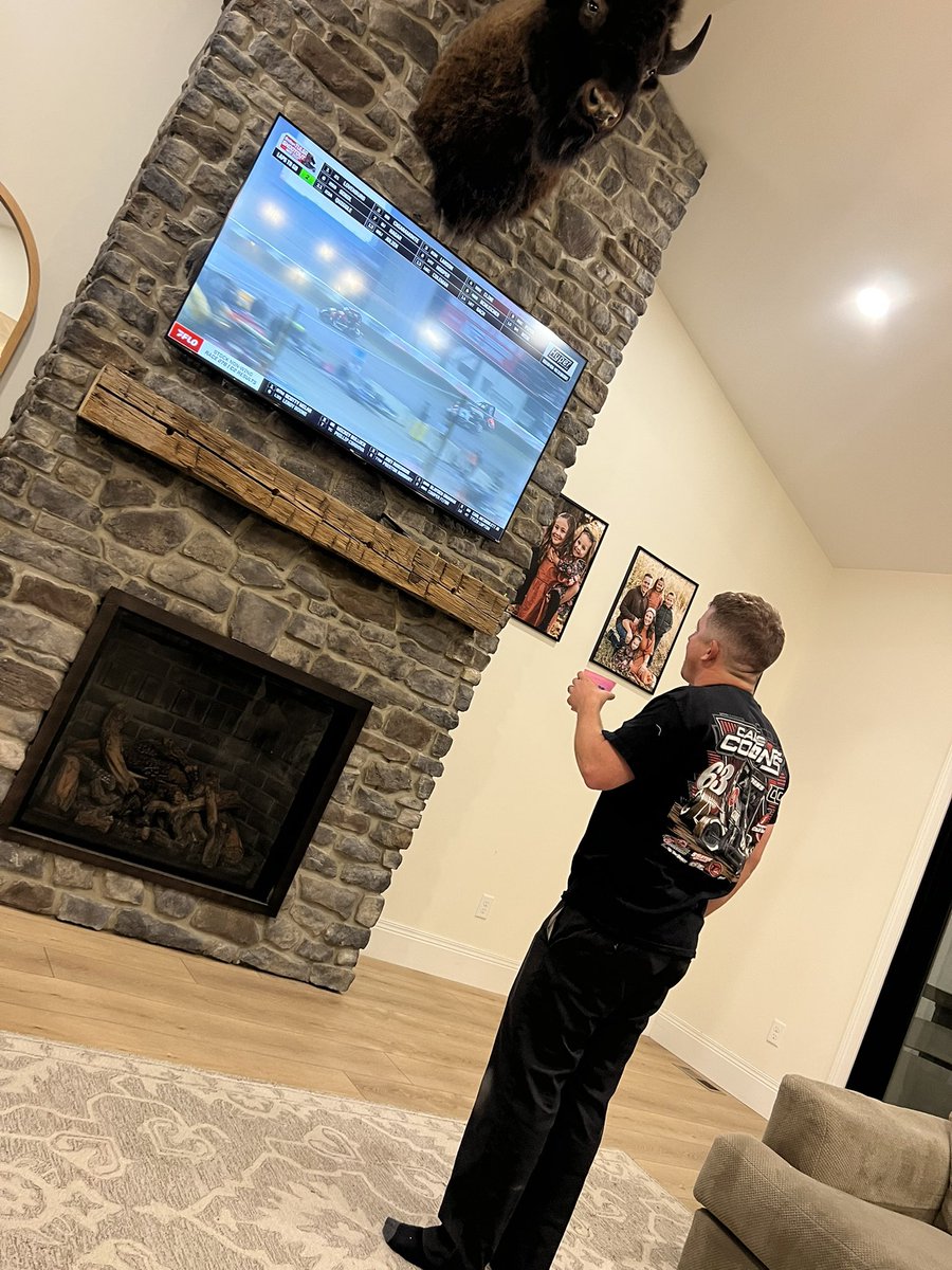 The real entertainment is watching <a href="/BradyBacon/">Brady Bacon</a> watch and commentate the <a href="/TulsaShootout/">Tulsa Shootout</a> 😂 <a href="/FloRacing/">FloRacing</a>