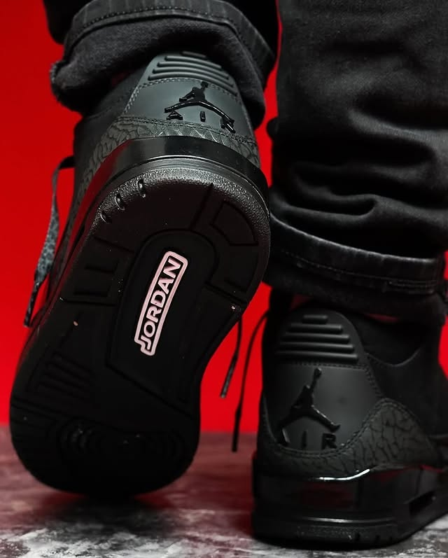 ナイキ エアジョーダン3レトロ\"ブラックキャット\" （2025） ナイキ エアジョーダン3 レトロ 