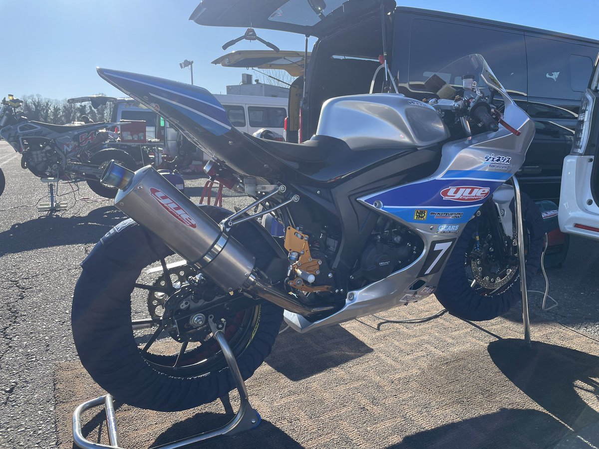 あけましておめでとうございます🎍🎍🎍

新年初走行〜♪寒いけど一本目から走行🏍️💨
Newパーツ投入のテストです(^^)♪

#Motoup桶川スポーツランド