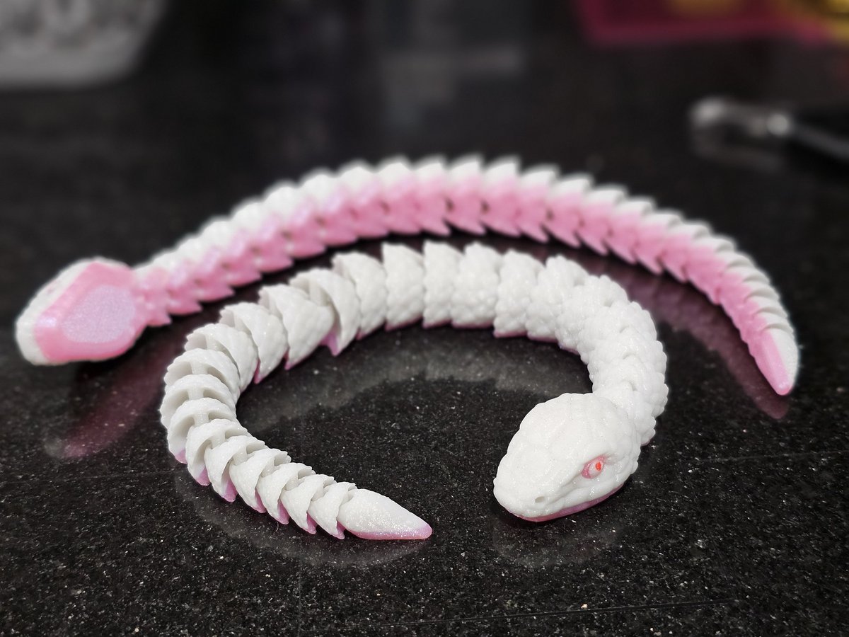 makeitmodit3d's tweet image. Glittery albino snake