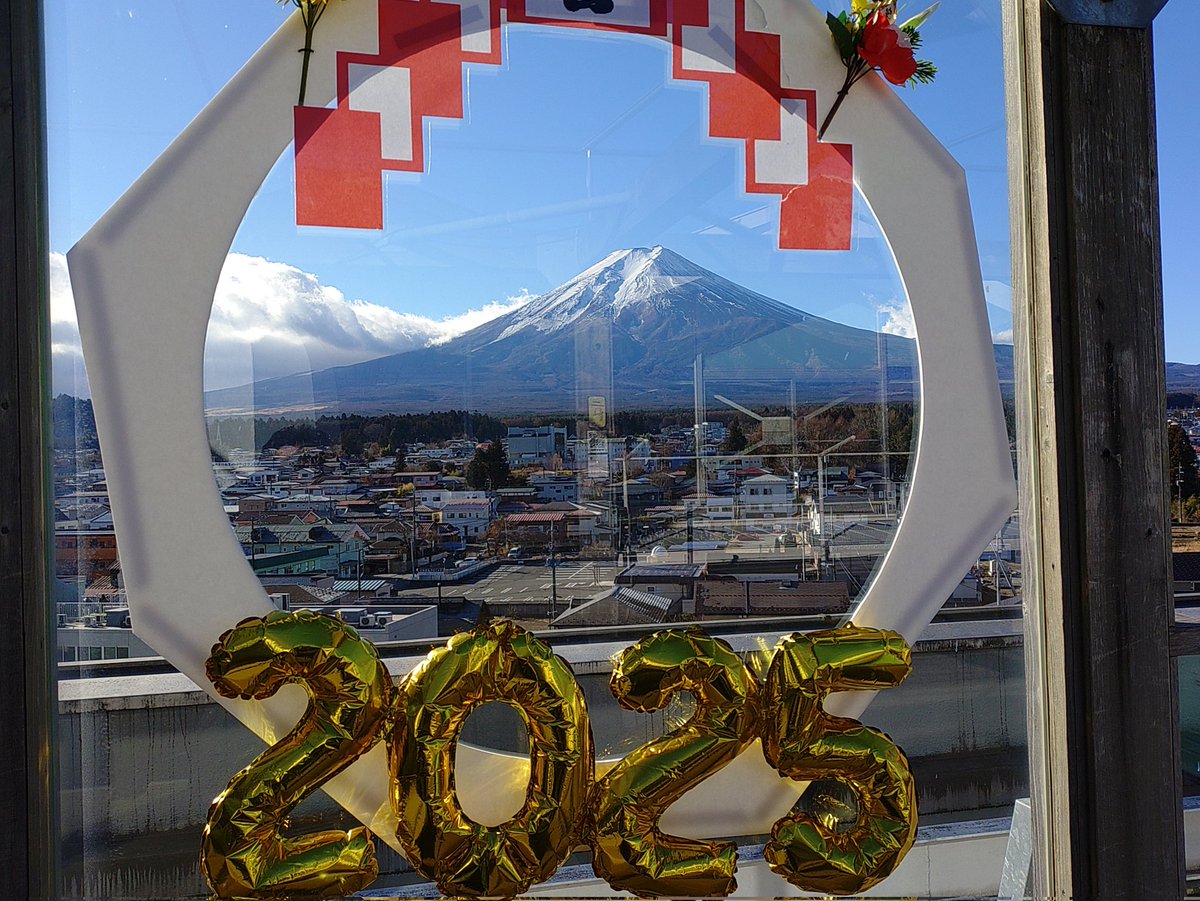 16noitamina's tweet photo. 天気☀気温0度❄️
富士山駅展望デッキ☄️
本日フライト✈️
#イマソラ
#富士山 https://t.co/Cs54r8aJDC