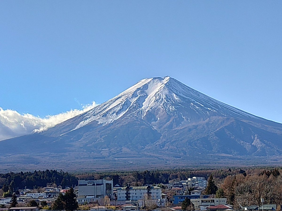 16noitamina's tweet photo. 天気☀気温0度❄️
富士山駅展望デッキ☄️
本日フライト✈️
#イマソラ
#富士山 https://t.co/Cs54r8aJDC