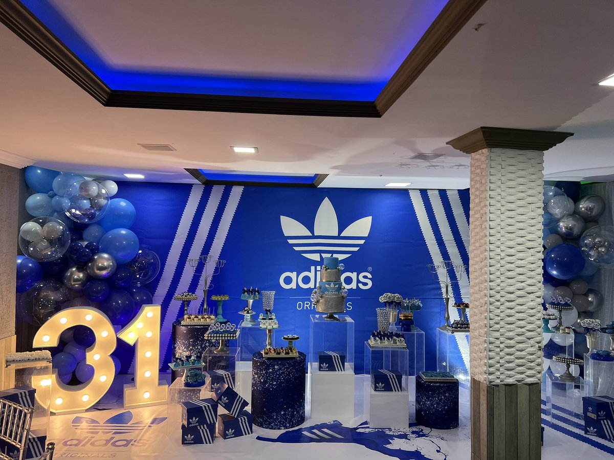 FelipeCarino5's tweet photo. Trabalho lindo ADIDAS 👟 https://t.co/ZNMb6dzmUB