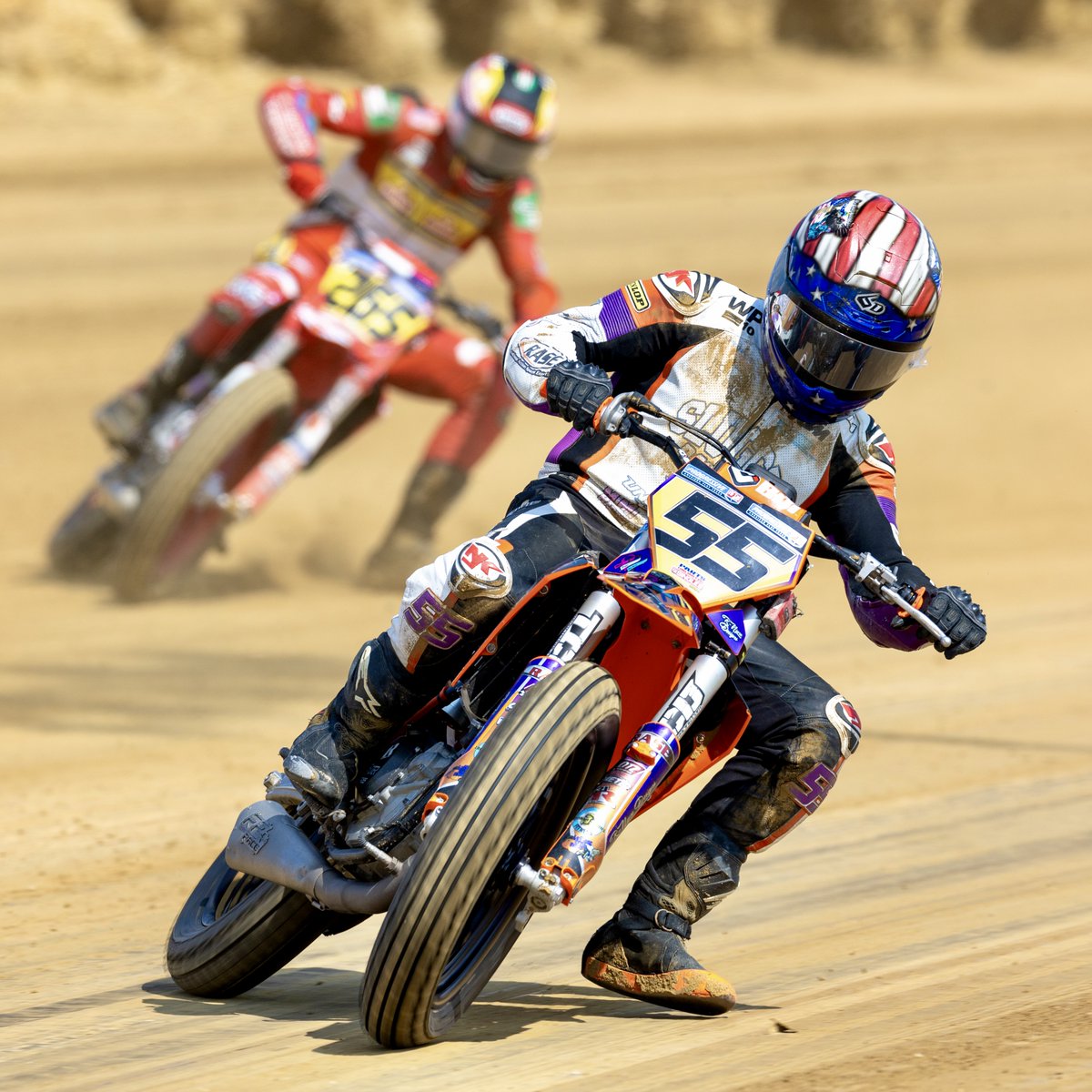 AmericanFlatTrk's tweet photo. Leaned and locked in 🔒 

#ProgressiveAFT #FlatTrack #MotorcycleRacing #MagicMile https://t.co/iAZdw4Qvb1