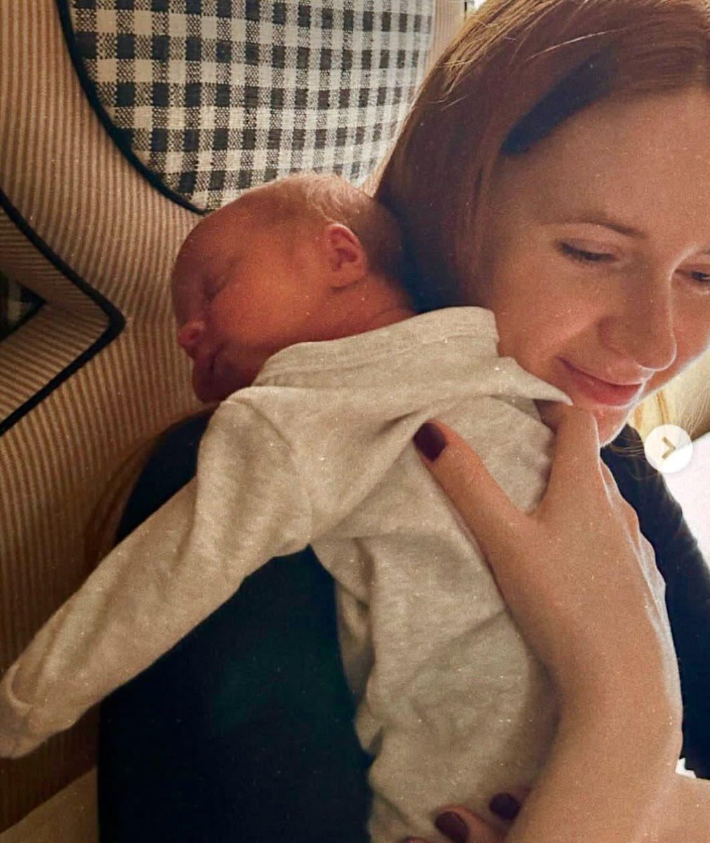 Congratulations to our little Amy Pond, who is now a mommy!