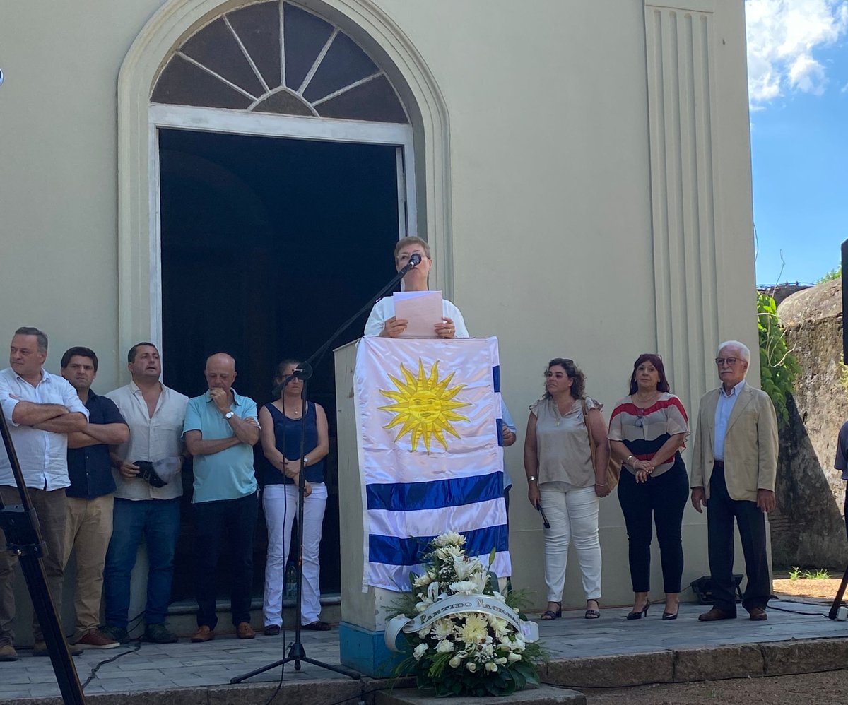 AlemUruguay's tweet photo. LEANDRO GÓMEZ, 2 de enero de hace 160 años, el episodio de la infamia, del falso papel de la mentira, de los traidores a la Patria. Si se hubiera entregado a los brasileros y no a sus "hermanos orientales" lo hubieran respetado, seguramente no hubiera sido fusilado. Ejemplo de entrega y convicción por los principios en la lucha por la libertad. El glorioso Partido Nacional, como en toda su larga historia, seguirá siendo el pilar fundamental de la institucionalidad democrática de la nación.