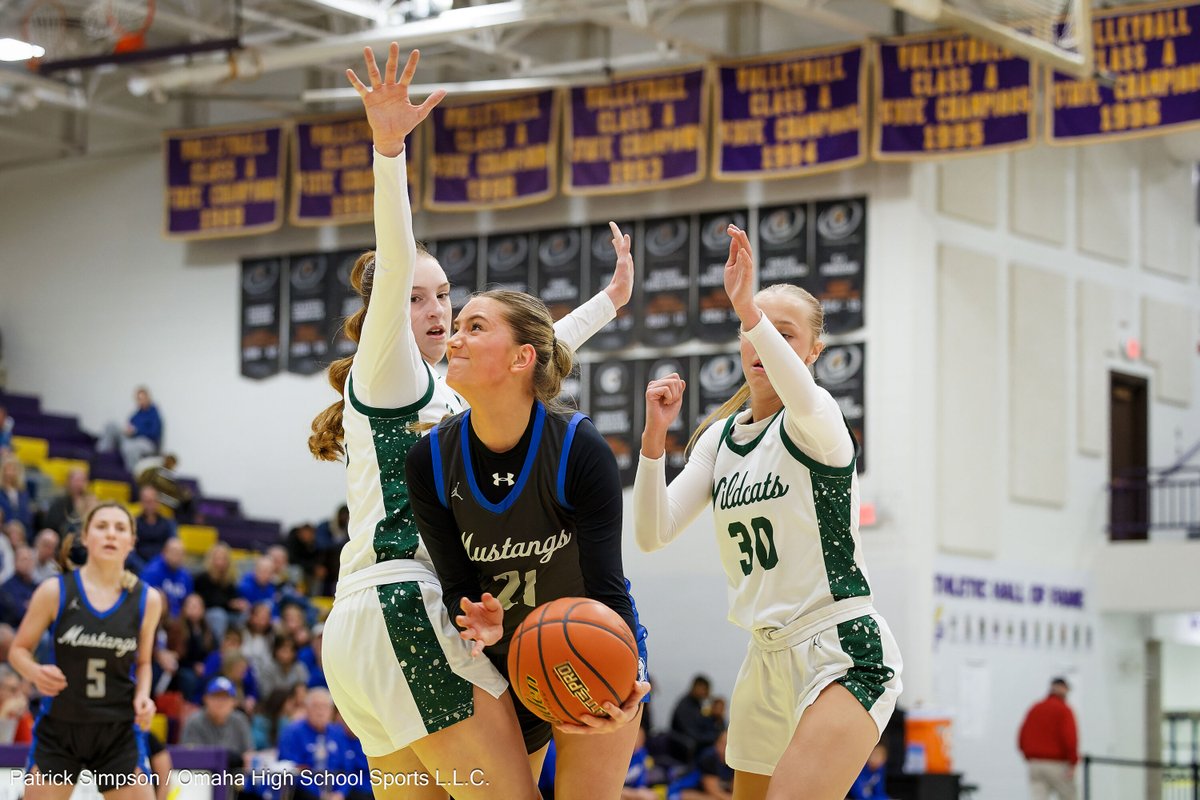 OmahaHSHoops's tweet photo. Millard West cruises past Millard North to win the Metro Holiday Tournament, 72-58. 🏀📸 #NebPreps

Made possible by Rocket Roofing General Contractor - the real MVPs of our town! 🔝🏠 https://t.co/mUagZtbWLF