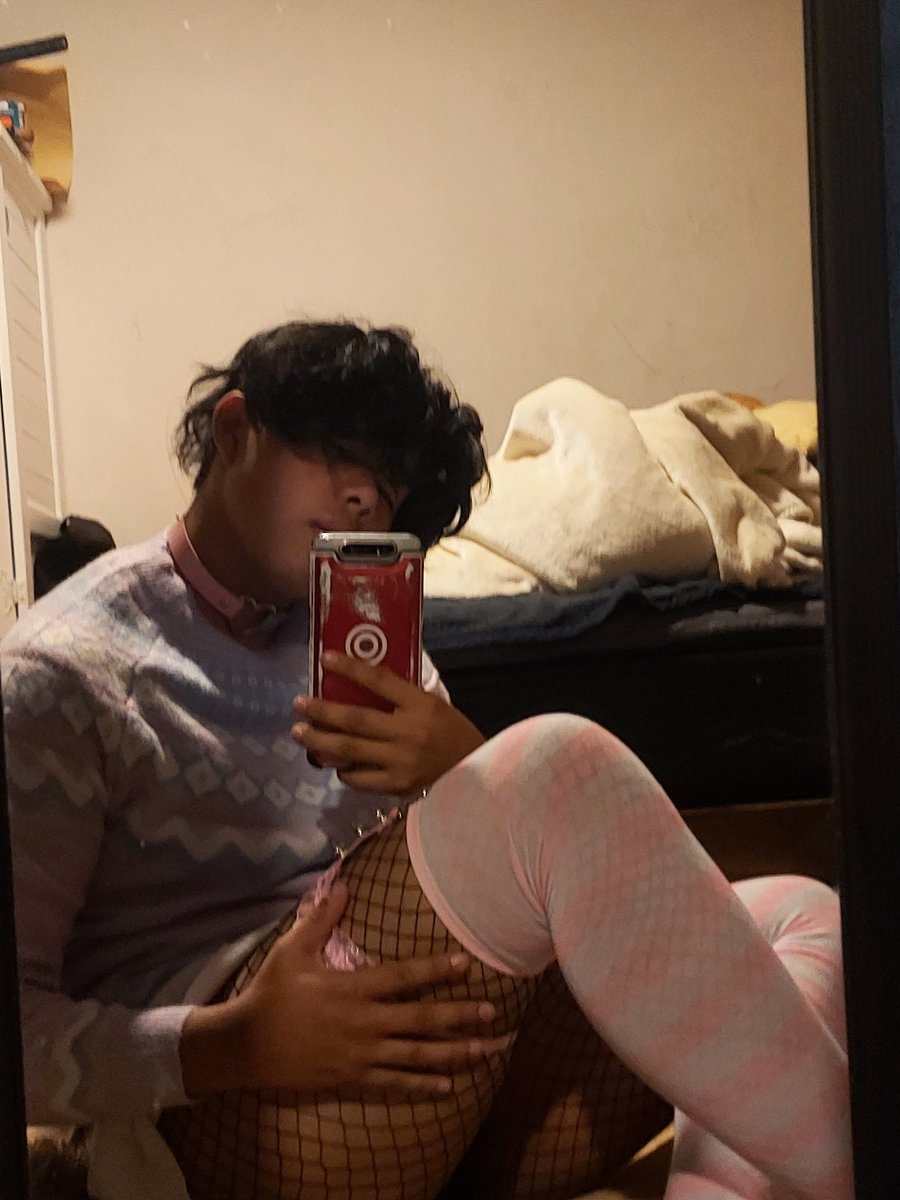 MTutupis's tweet photo. @RaritaEmo ¿Si soy femboy me pueden gustar los femboys?😏 https://t.co/hGVeOjSsRO