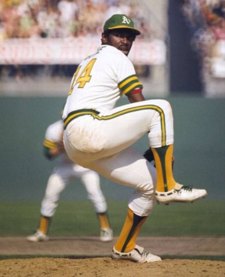 I became a Yankee fan after my uncles “straightened me out” but when I was 10 these uniforms and these teams were unfricken-believable 💪💚