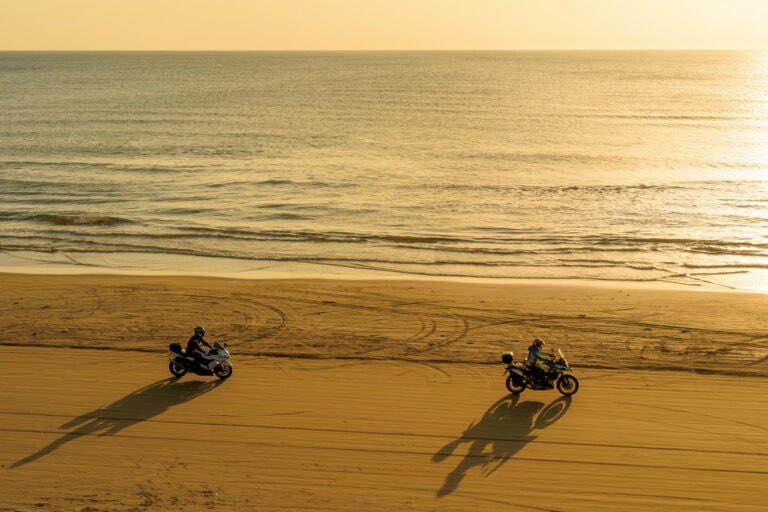 PutiMotor's tweet photo. 冬でも快適❗️温暖な気候と絶景を楽しむシーサイド10選🏖️🏍️

①千里浜なぎさ角島大橋 ドライブウェイ（石川県）

②淡路サンセットライン（兵庫県）

③夕やけこやけライン（愛媛県）

④瀬戸内しまなみ海道（広島県・愛媛県）

⑤角島大橋（山口県）

⑥佐田岬メロディーライン（愛知県）

⑦生月サンセットウェイ（長崎県）

⑧天草パールライン（熊本県）

⑨日南フェニックスロード（宮城県）

⑩都井岬（宮崎県）

https://t.co/UMsCuq8DyU