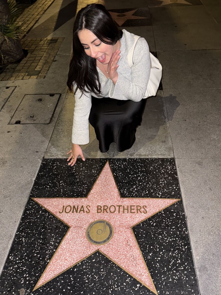 SingingWithJoeJ's tweet photo. Forever a fan girl🫰🏼 
@joejonas 
@nickjonas @kevinjonas @jonasbrothers https://t.co/eOr0kM6kj3
