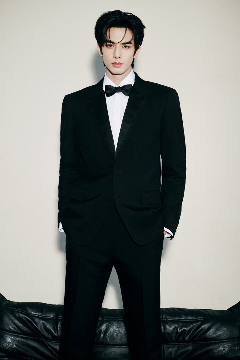 csu_twit's tweet photo. #SongWeiLong for Tencent Video All Star Night 2024 🖤🩷 handsome ~ https://t.co/sUBY0ELUVR